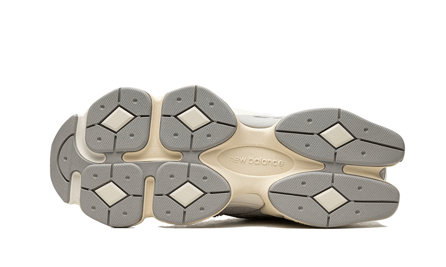 New Balance 9060 Quartz Grey, pohľad na diamantový vzor podošvy