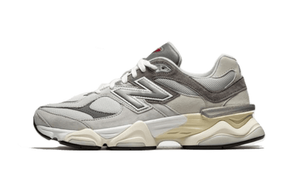 New Balance 9060 Rain Cloud Grey sivé tenisky so striebornym N logom, pohľad z boku