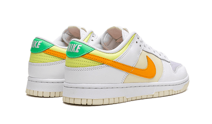 Tenisky Nike Dunk nízke bielo-farebné, pohľad zo zadu