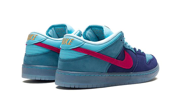 Tenisky Nike SB Dunk Low modro-rúžové, pohľad zo zadu