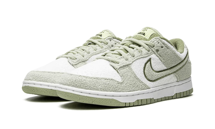 Tenisky Nike Dunk nízke zeleno-biele, pohľad z uhla